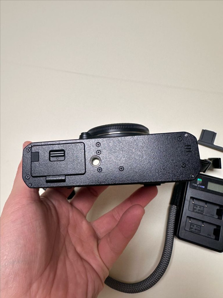 후지필름 X-E4 미러리스 카메라 이미지