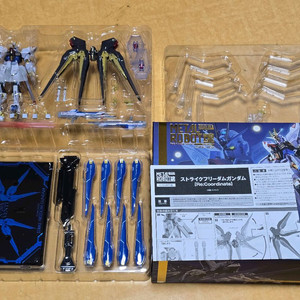 메탈로봇혼 스트라이크 프리덤 건담 리코디네이트 판매합니다.