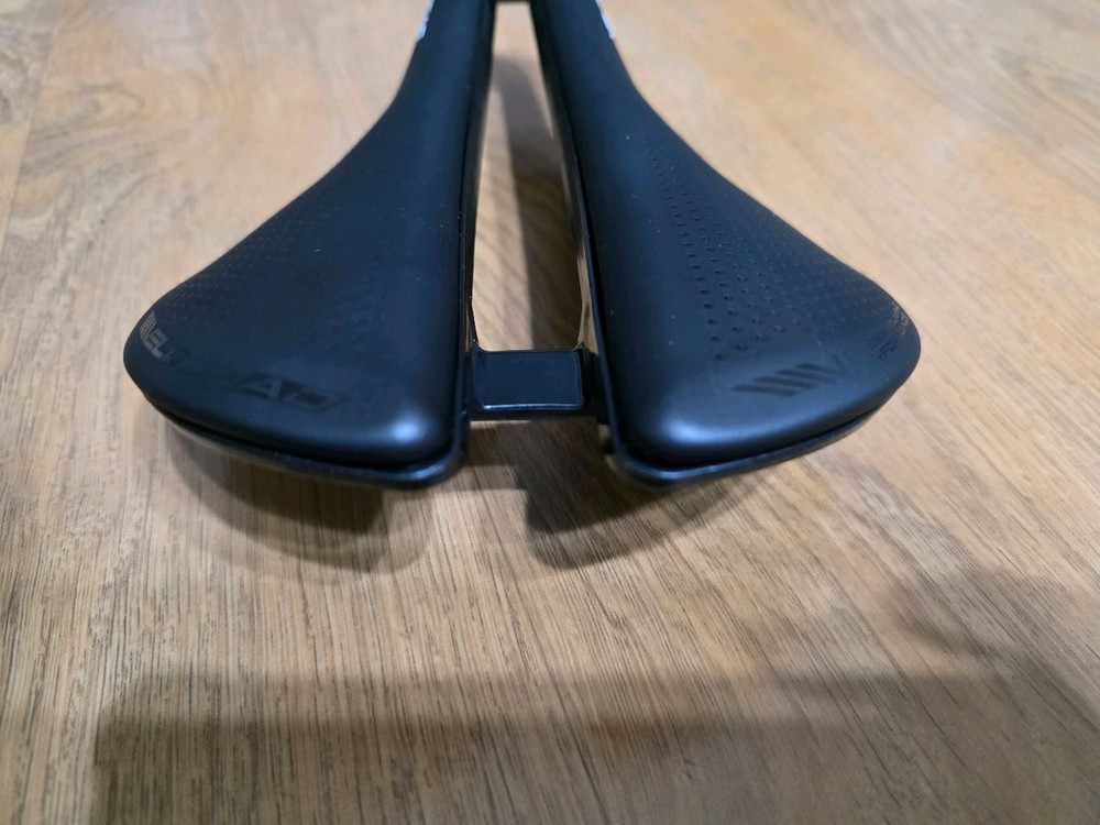 벨로시닷 신형 안장 이미지