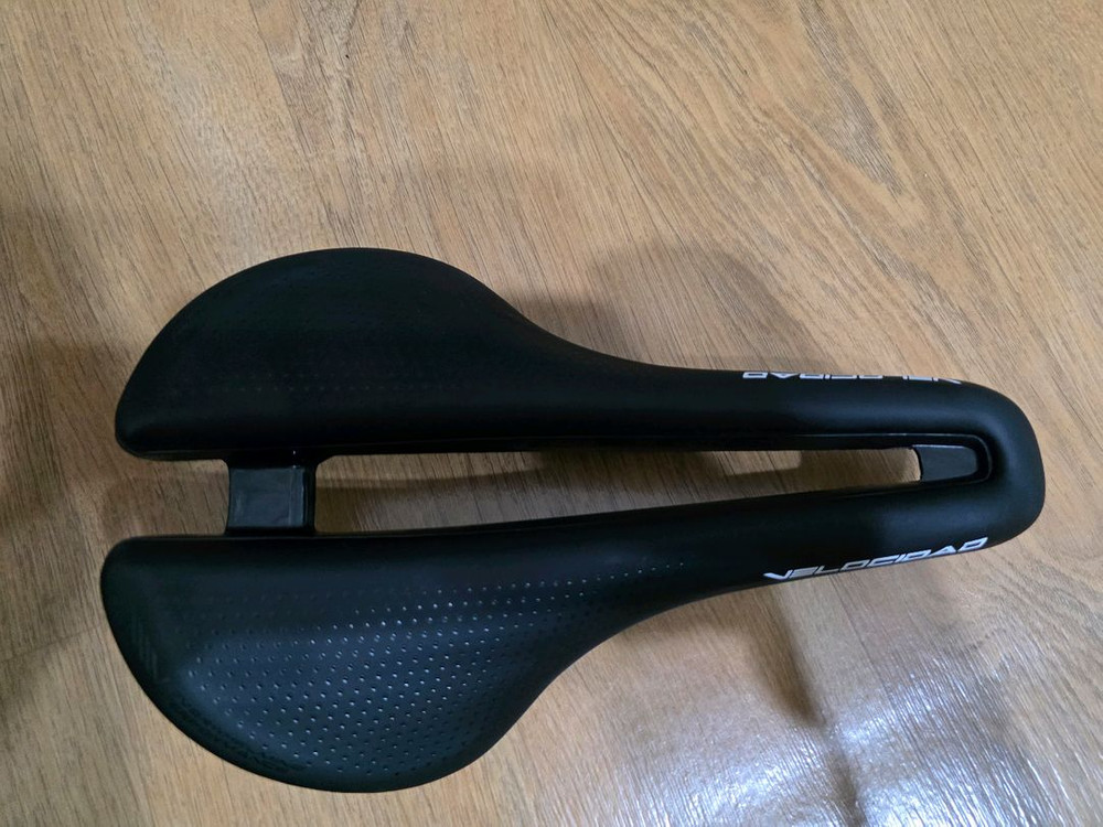 벨로시닷 신형 안장 이미지