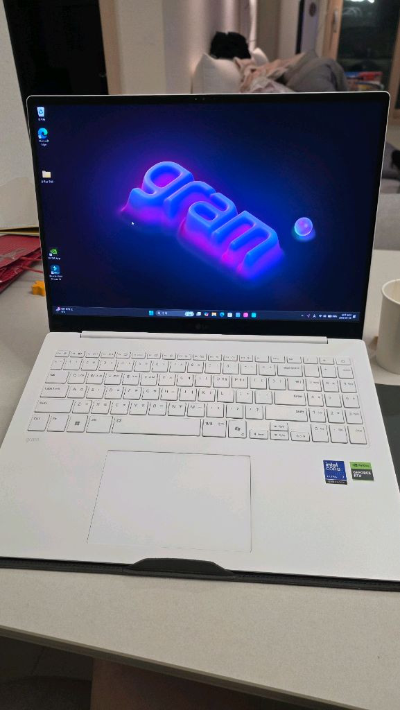 (미개봉급)그램 프로 rtx5050 32gb 1tb U7 윈도우11포함--4