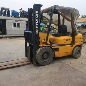 상태아주좋은 현대 3톤 엔진 경유 지게차 HDF30