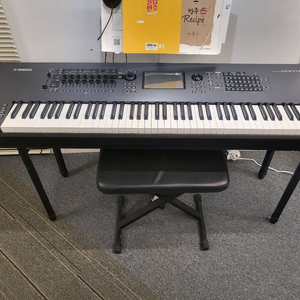 야마하 몽타주8 신디사이저(몬타주)