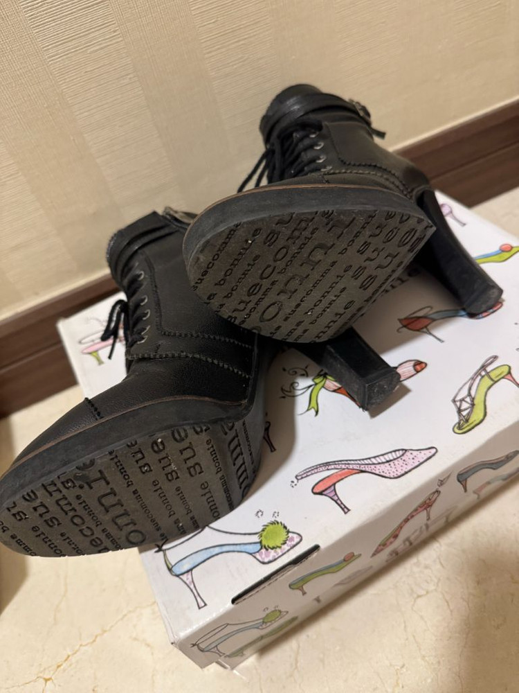 슈콤마보니 레더 앵클부츠 이미지