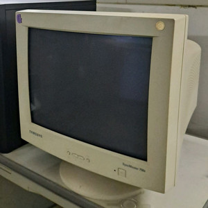 삼성 SyncMaster 750S CRT 모니터 이미지