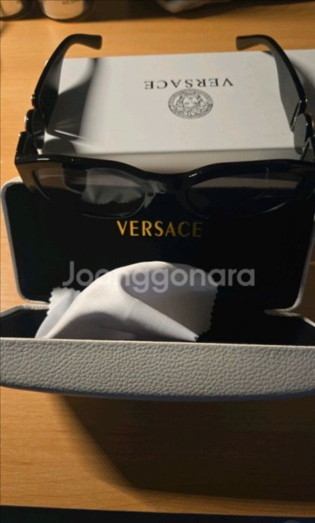 베르사체 선글라스 이미지