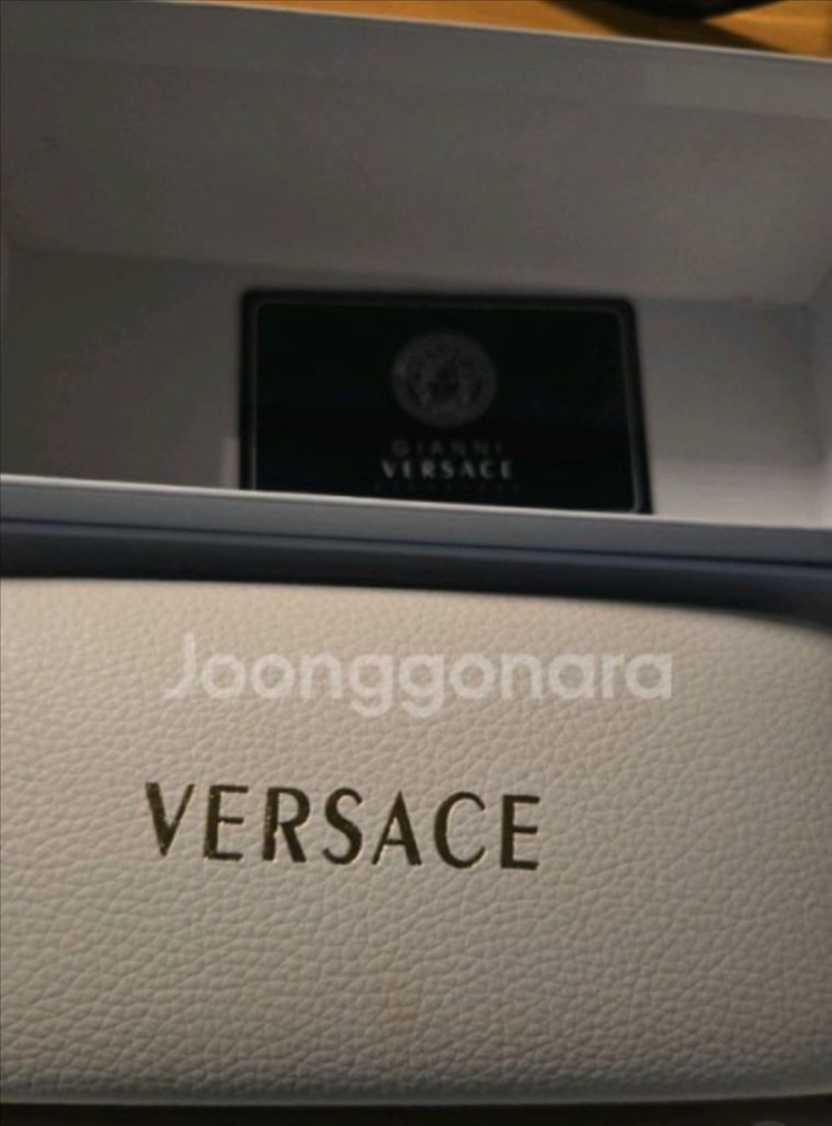 베르사체 선글라스 이미지