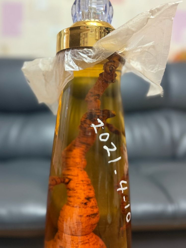 백하수오(25~30년산) 담근주 이미지