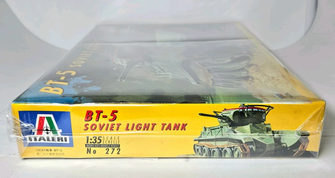 143 이탈레리/즈베즈다 1/35 BT-5 소련 경전차 이미지