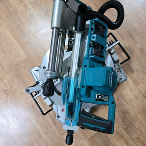 18V 무선 슬라이딩 각도절단기DLS111 이미지