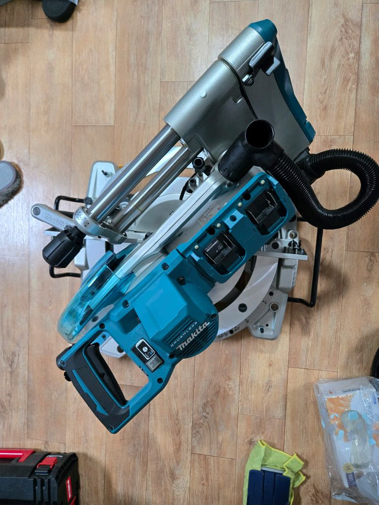 18V 무선 슬라이딩 각도절단기DLS111 이미지