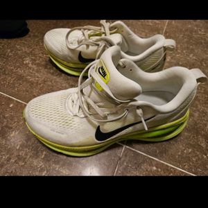 나이키 보메로 18 260mm