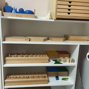 키즈에이원 몬테소리 풀세트 판매합니다 (교구장포함,카드가능,1월말까지만 이가격) 이미지