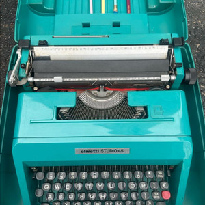 극희소 올리베티 스튜디오 45 영문타자기 이미지