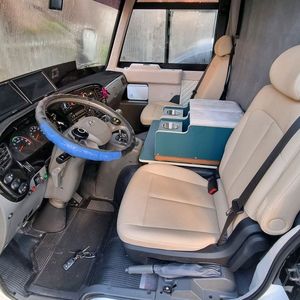 뉴카운티 오토 풀옵션 캠핑카 팜니다 이미지