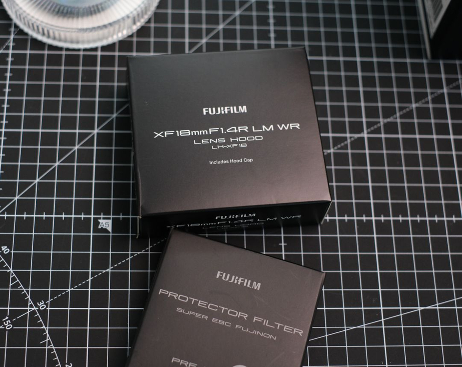 후지 XF18mm F1.4 R LM WR + 사각후드 등 박스 풀셋 이미지
