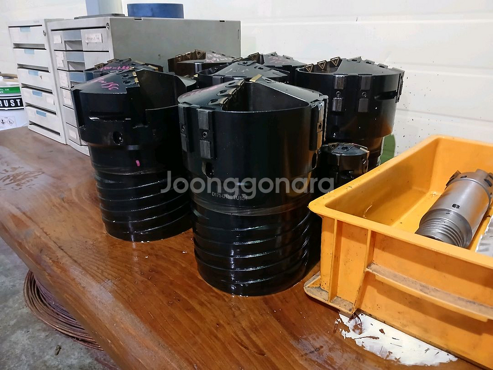 디폴기계 + 디폴절삭공구 전부포함 매각금액 1억8천만원입니다. 건드릴,bta,드릴링기계--5