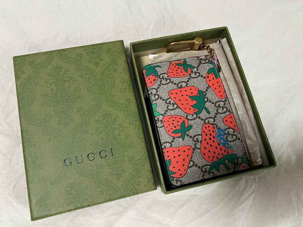 구찌 정품 딸기 키링 스트로베리 지갑 이미지