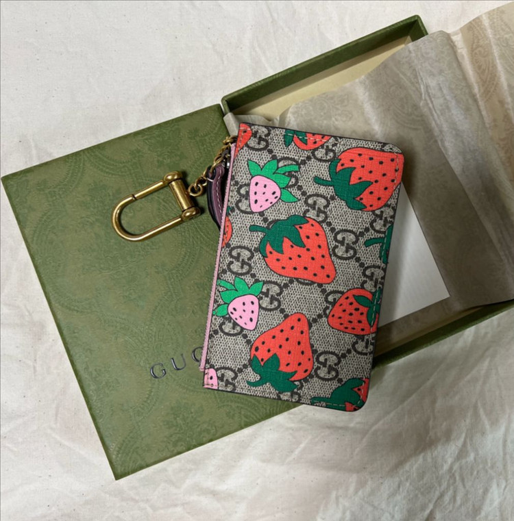 구찌 정품 딸기 키링 스트로베리 지갑 이미지