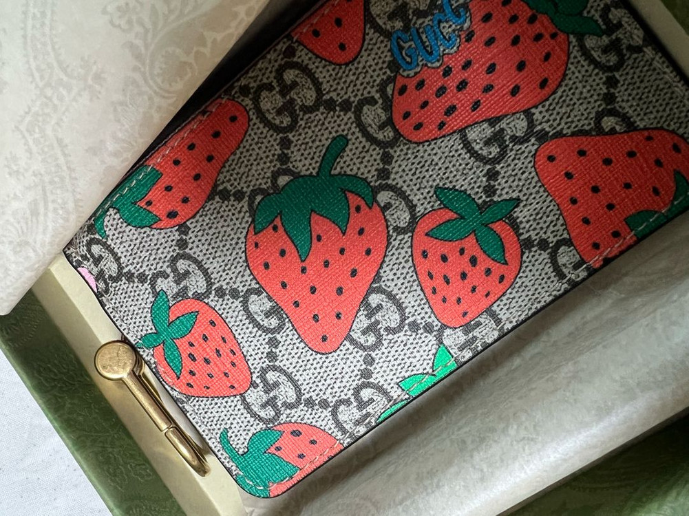구찌 정품 딸기 키링 스트로베리 지갑 이미지