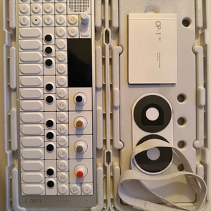 Teenage Engineering OP-1 field 틴에이지 엔지니어링