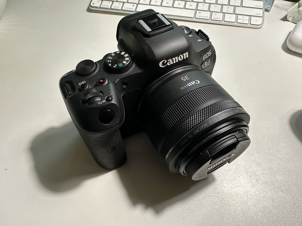 캐논 EOS R6 미러리스 카메라 이미지