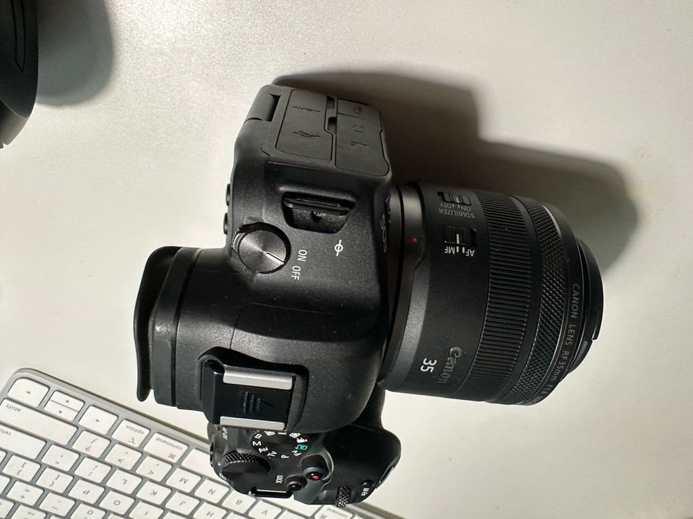 캐논 EOS R6 미러리스 카메라 이미지