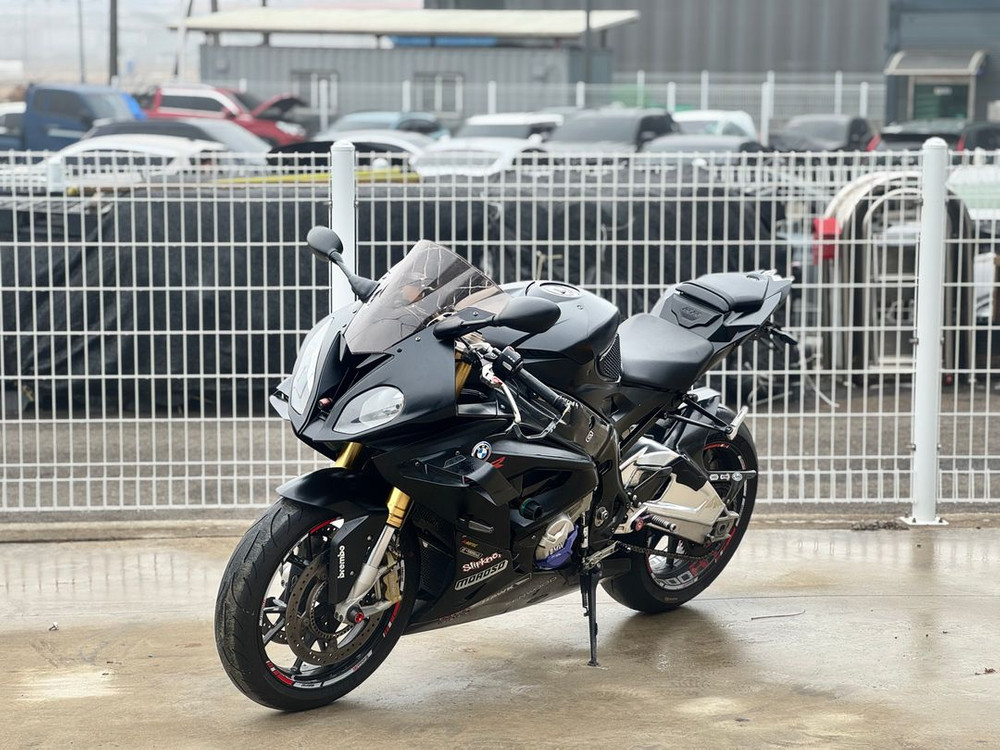 S1000rr 15년식 4만키로대 아크라 머플러 구변차량 판매합니다 이미지