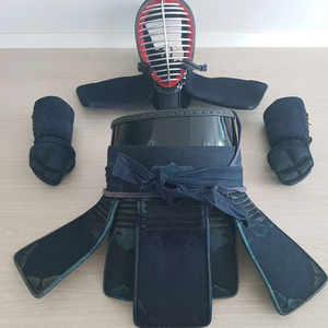 야구 장비, 검도 장비, 아오자이, 배드민턴, 팝니다