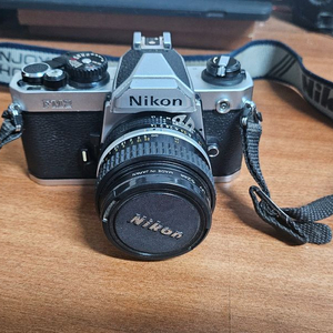 니콘 FM2 필름카메라 입문용 풀세트 (렌즈 2종, 맨프로토 삼각대 등)