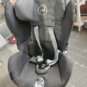 싸이벡스 제로나 카시트