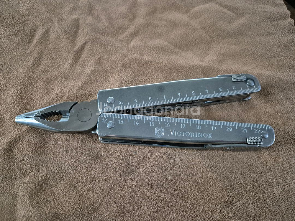 빅토리녹스 스위스툴(멀티툴)--2