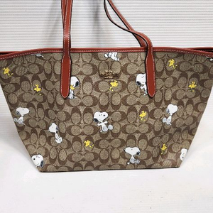 코치 피너츠 시그니처 캔버스 스누피 우드스탁 프린스 숄더백.토드백