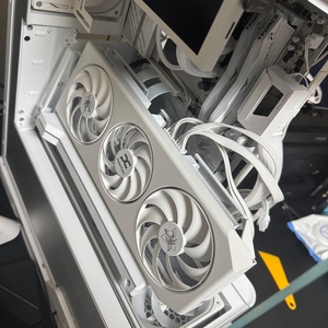 Rx9070xt 헬하운드 화이트 판매 및 5070ti&5080추가금교환