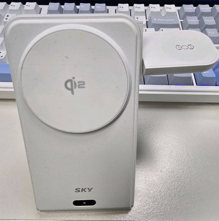 SKY 필 필 Qi2 15W 3in1 W60Q 무선 충전기 팝니다--2