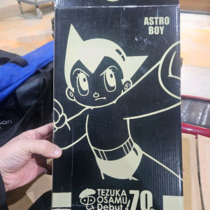 롯데리아 아톰 70주년 피규어 이미지