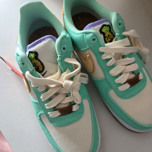 나이키 에어포스 파인애플그린 이미지