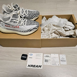 아디다스 이지부스트 350 V2 지브라 (235미리)