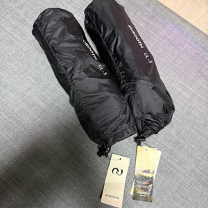 인수스 UL-S 블랙 초경량 백패킹의자 2개 있어요
