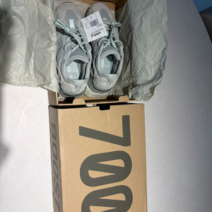 [230] 아디다스 이지부스트 700 솔트 새상품 이미지