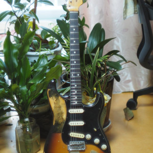 Fender Japan ST62 왼손브릿지 SRV스타일로 개조한 거 팝니다.