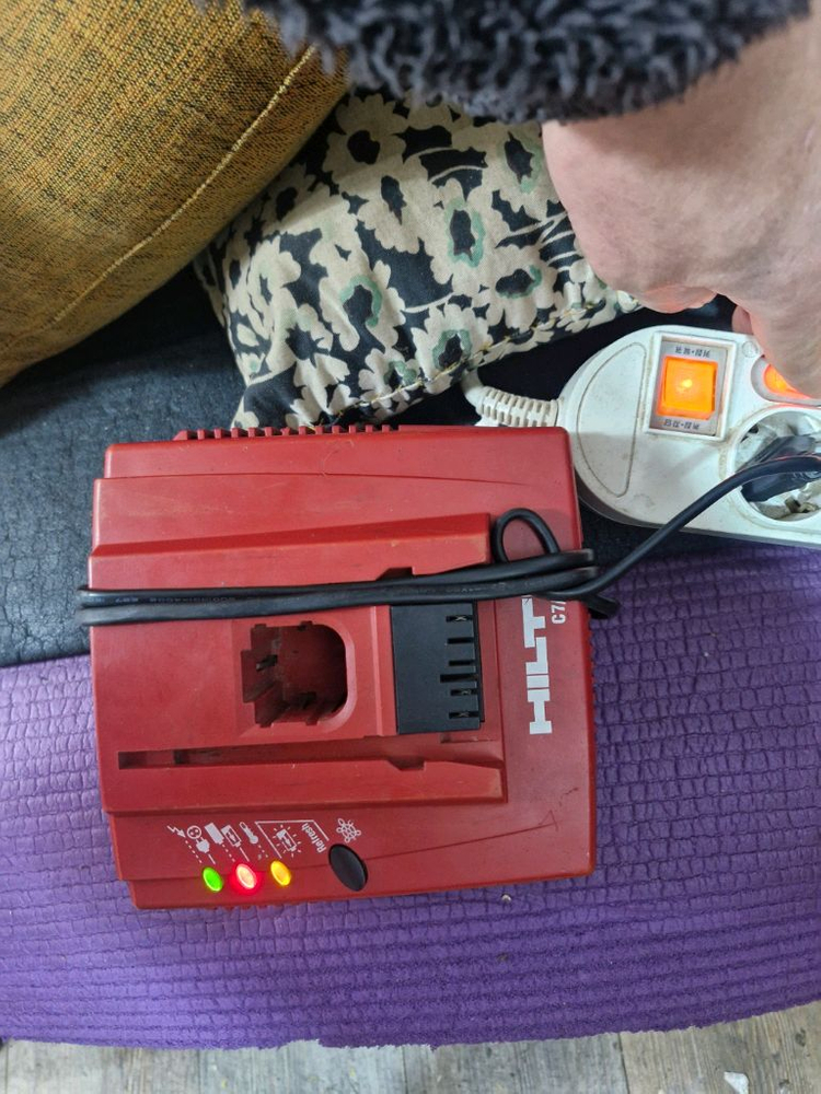 힐티충전기C724 고속충전기 C7/24 탄창형도충전가능 A급 매거진충전기 이미지