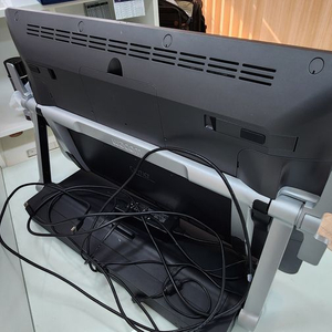 와콤 신티크 27 QHD 풀터치 + 에르고 스탠드