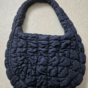 코스 퀼티드 미니백 네이비