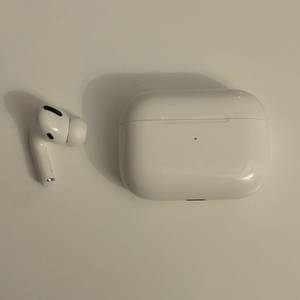 에어팟 프로2 본체 & 왼쪽 이어폰 이미지