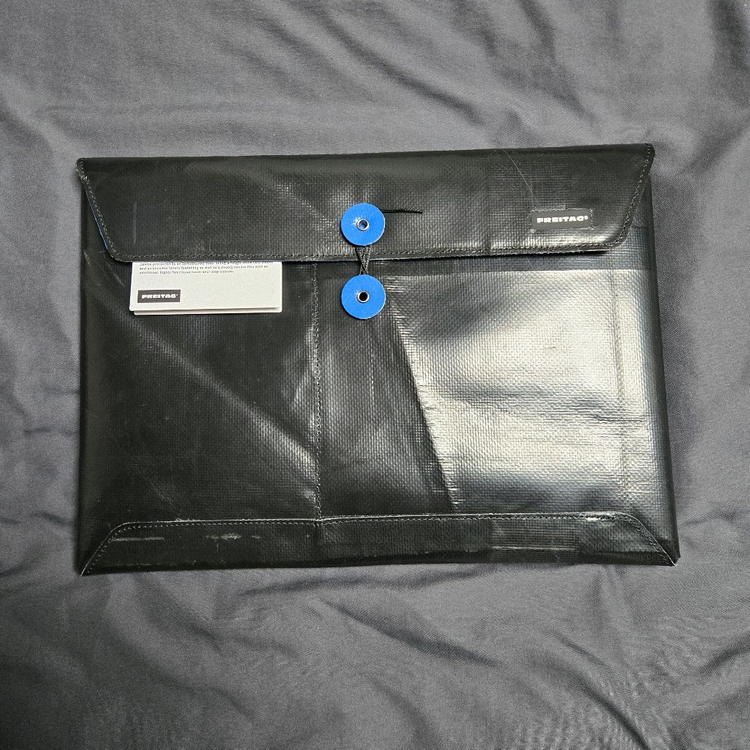 (개급처!!!)프라이탁 f411 테블릿, 노트북 파우치 13/14인치 올블랙 새상품--1