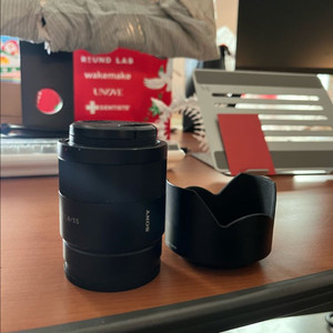 소니 FE 55mm f1.8 자이즈 렌즈