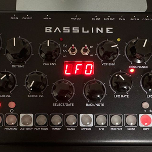Erica synth DB-01 bassline 판매합니다.(박스O, 덱세이버O)