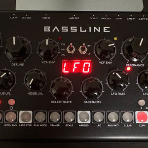 Erica synth DB-01 bassline 판매합니다.(박스O, 덱세이버O)