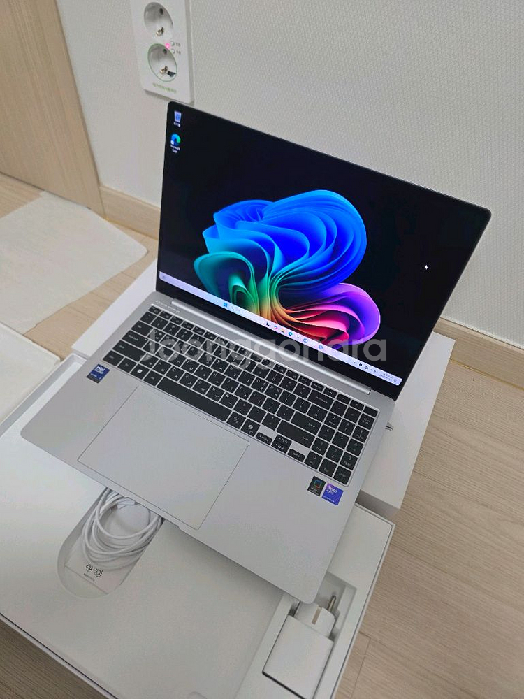 삼성 갤럭시북5 프로 울트라7 판매합니다. NT960XHA-KC71S--2